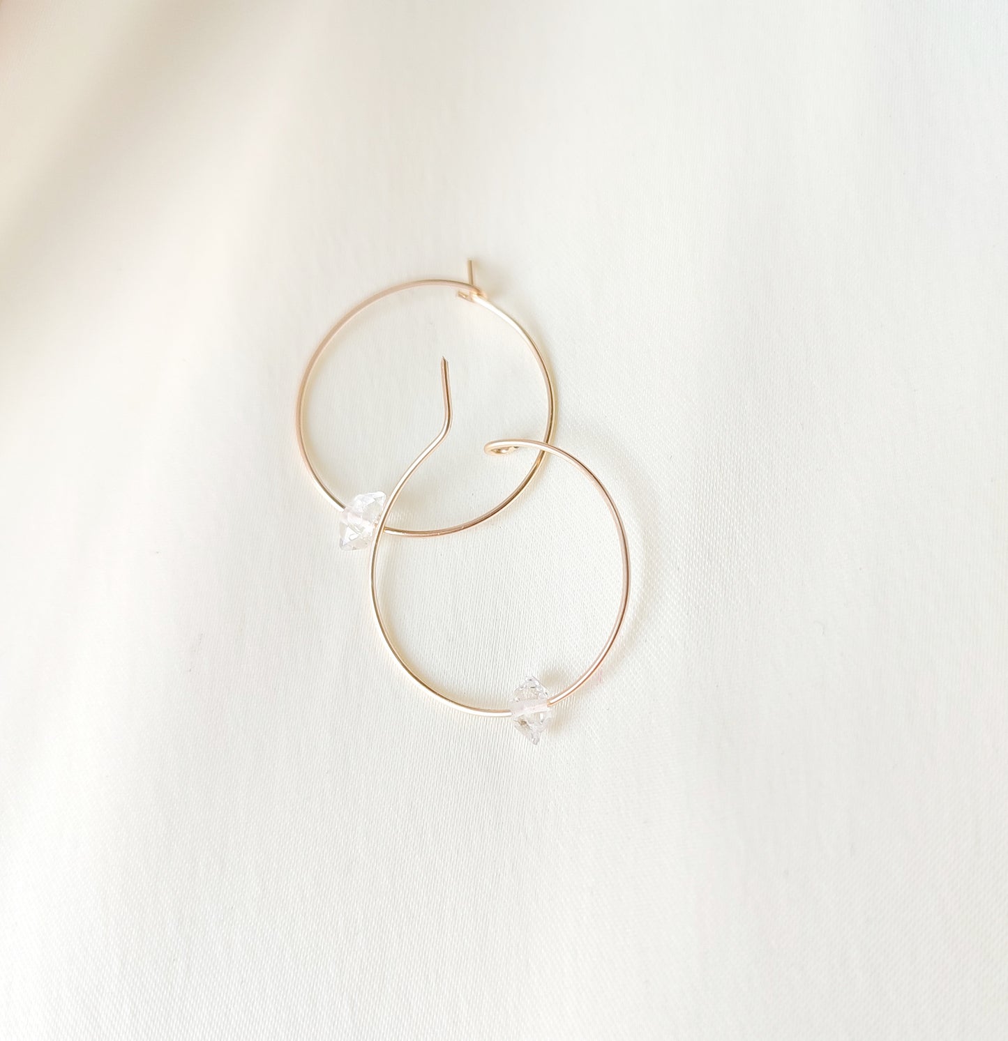 Herkimer Diamant Ohrringe, Gold Creolen mit Herkimer Stein Anhänger