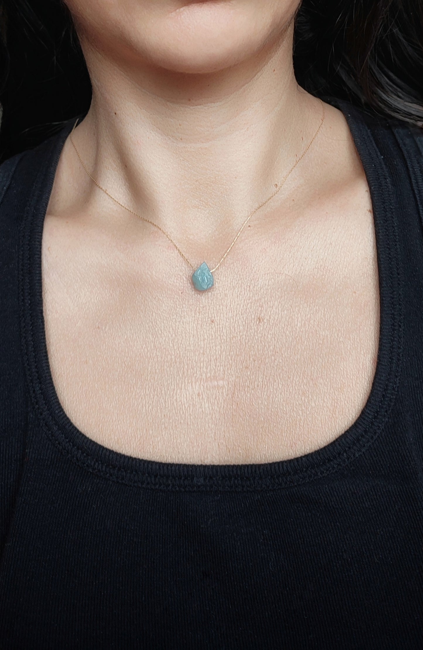 Aquamarin Rohsteinkette, Halskette mit Aquamarin Anhänger Gold