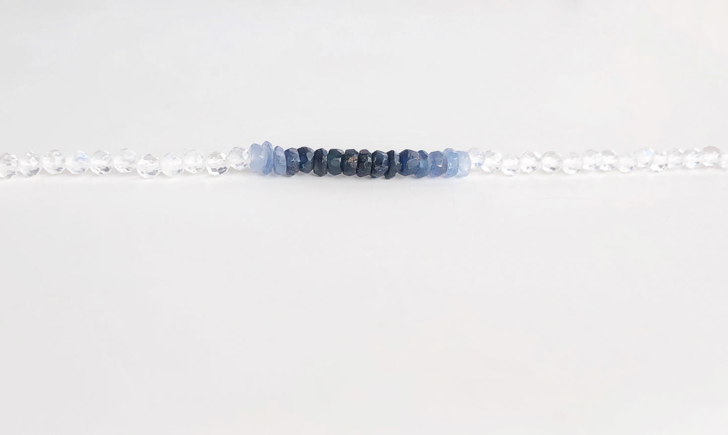 Zartes Armband mit Saphir, Aquamarin und Regenbogen Mondstein