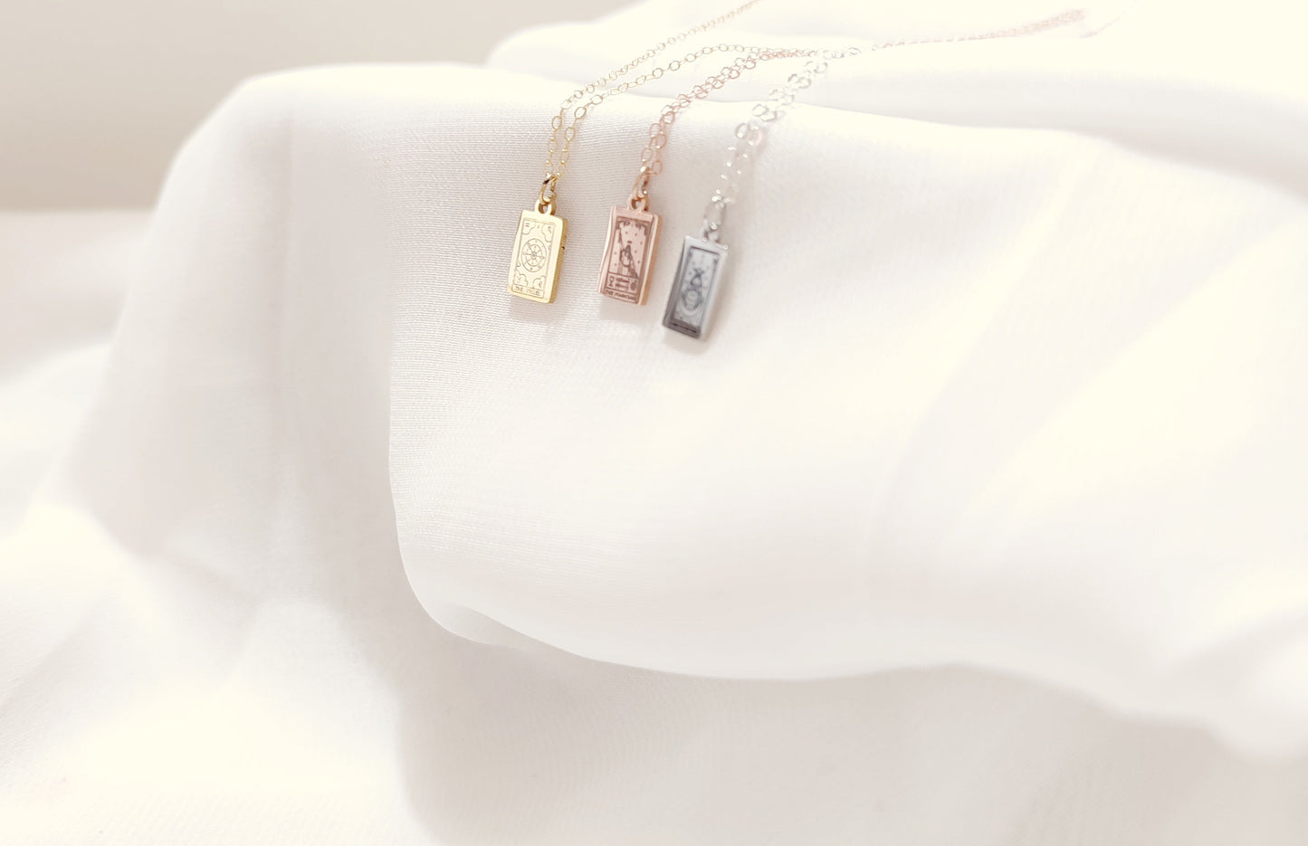 Tarotkarten Anhänger, personalisierte Tarotkarte in Gold, Roségold und Silber