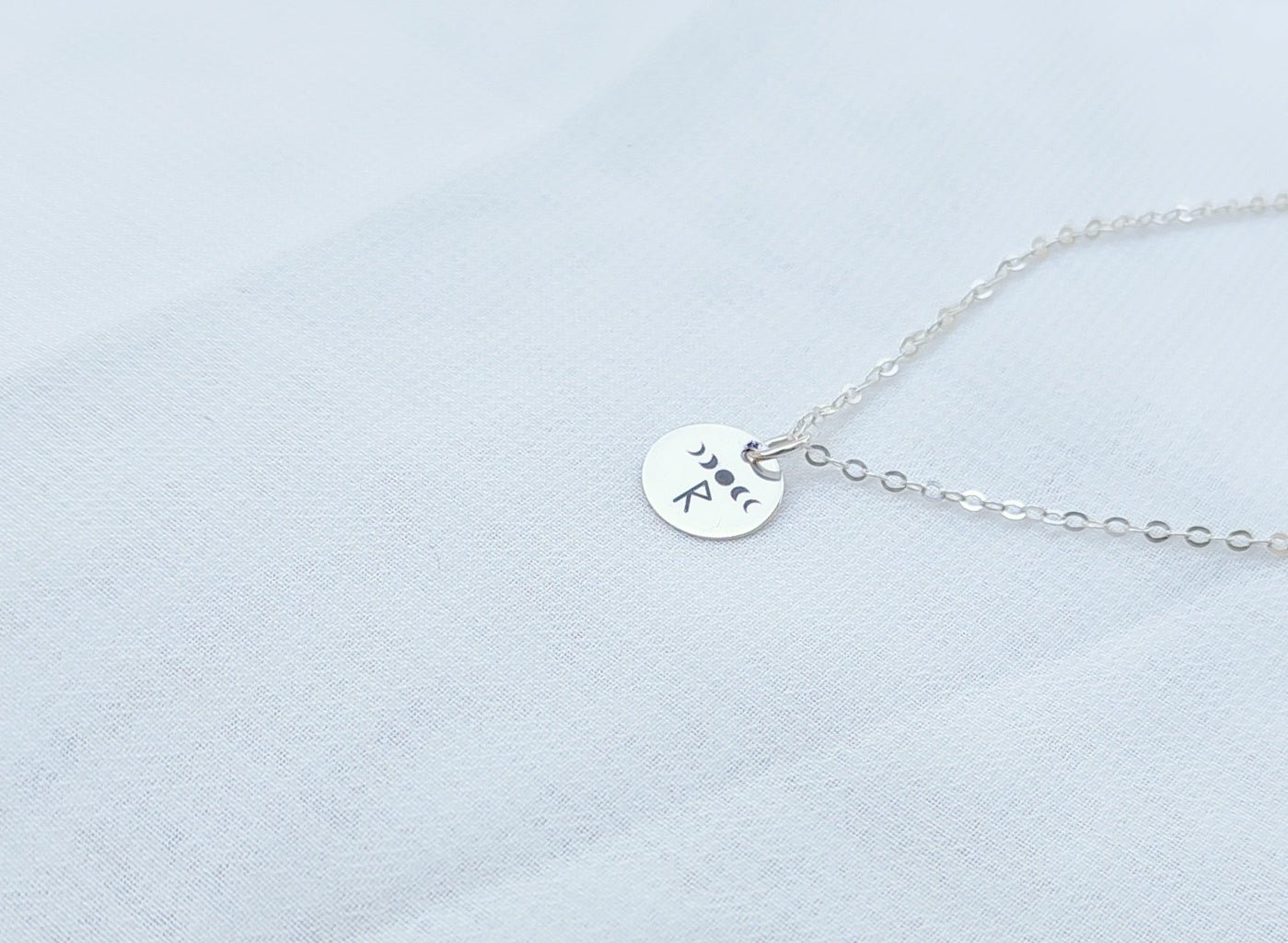 Runen Mondphasen Halskette aus 925 Sterling Silber, Personalisierte Kette mit Gravur