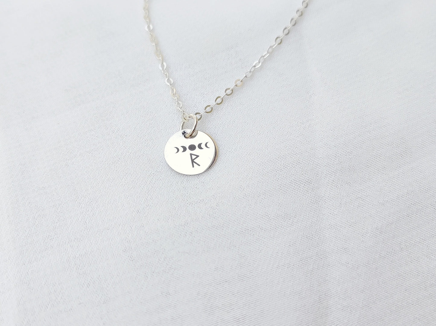 Runen Mondphasen Halskette aus 925 Sterling Silber, Personalisierte Kette mit Gravur