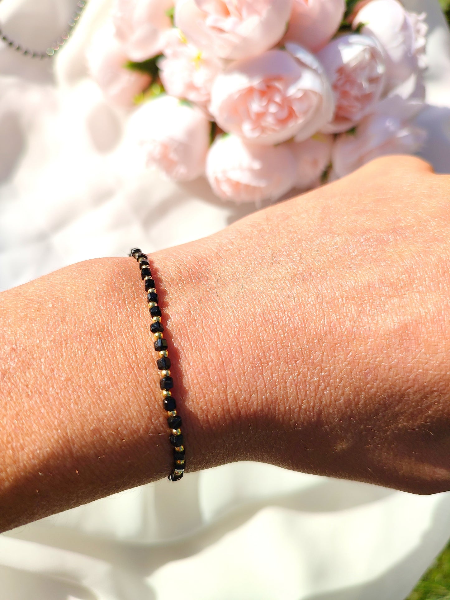 Elastische Armbänder mit schwarzen Turmalin Würfeln, Oktober Geburtsstein Armband