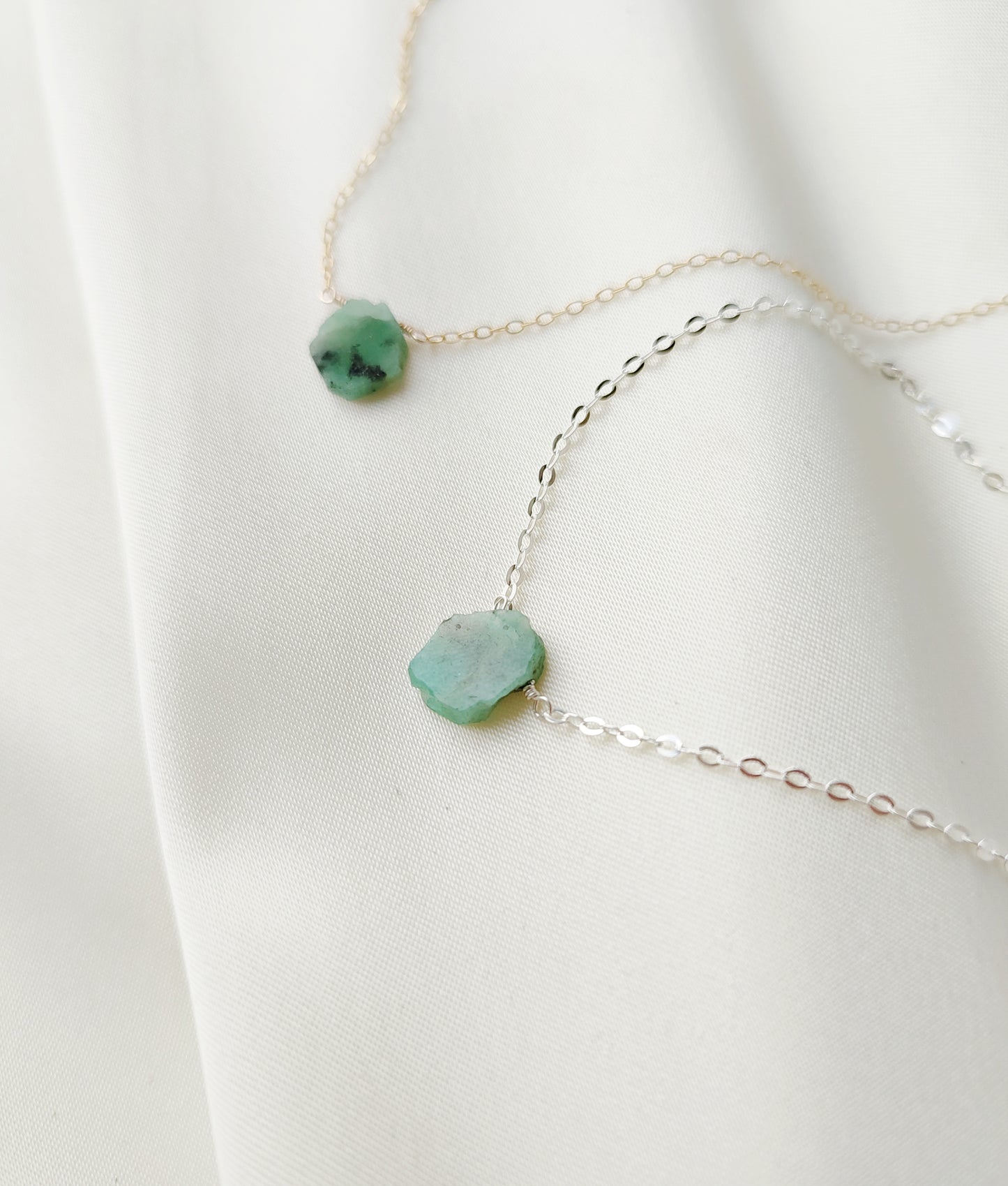 Boho Smaragd Rohstein Halskette in Sterling Silber, Gold Filled und Roségold Filled