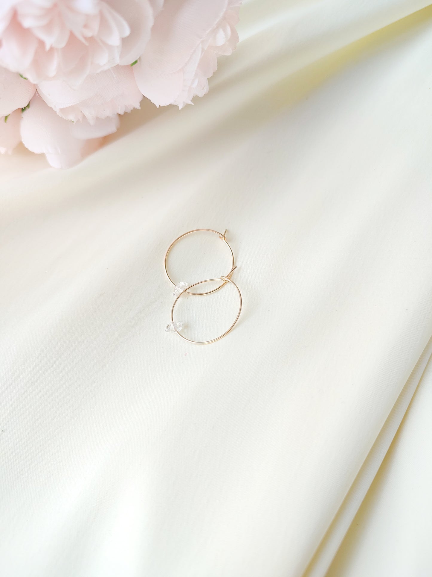 Herkimer Diamant Ohrringe, Gold Creolen mit Herkimer Stein Anhänger