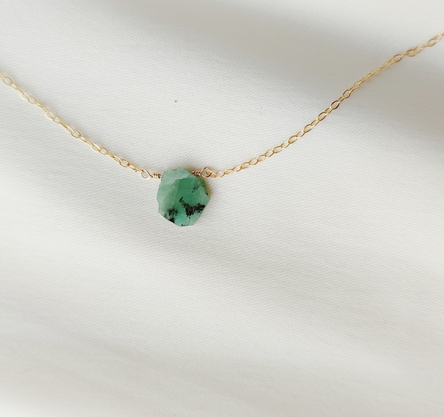 Boho Smaragd Rohstein Halskette in Sterling Silber, Gold Filled und Roségold Filled