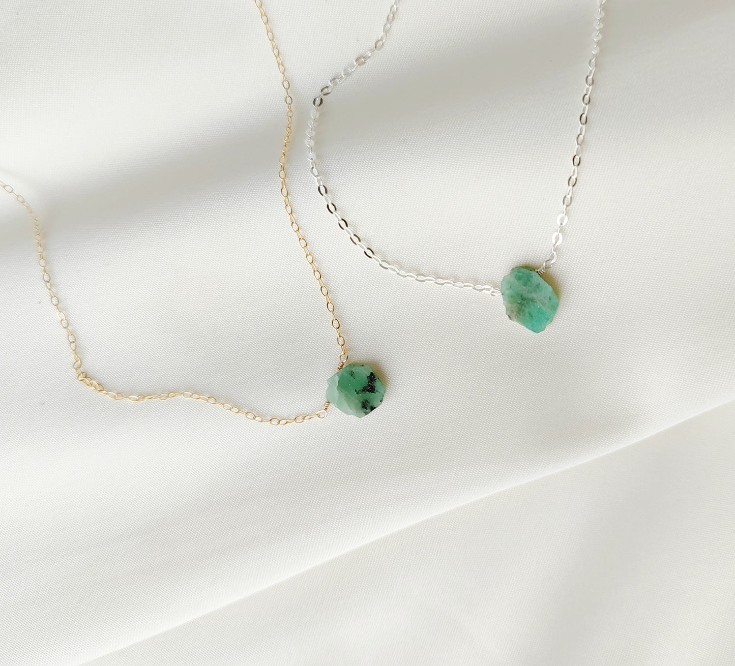 Boho Smaragd Rohstein Halskette in Sterling Silber, Gold Filled und Roségold Filled