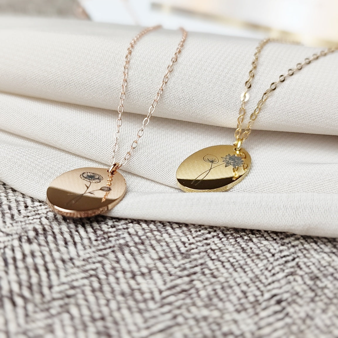 Personalisierte Geburtsblumenkette in Gold, Silber und Roségold, Halskette mit Geburtsblume