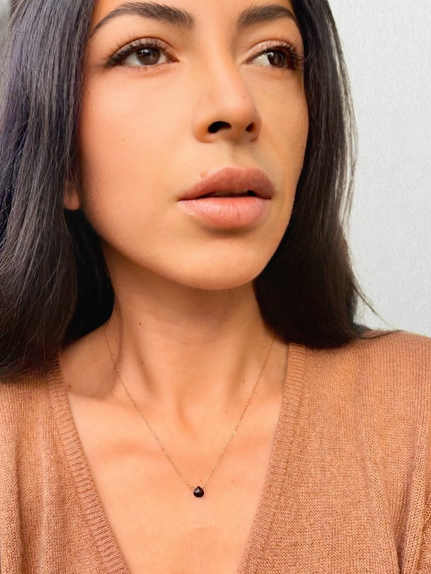 Halskette mit Onyx Tropfen, filigrane Goldkette mit Mini Onyx