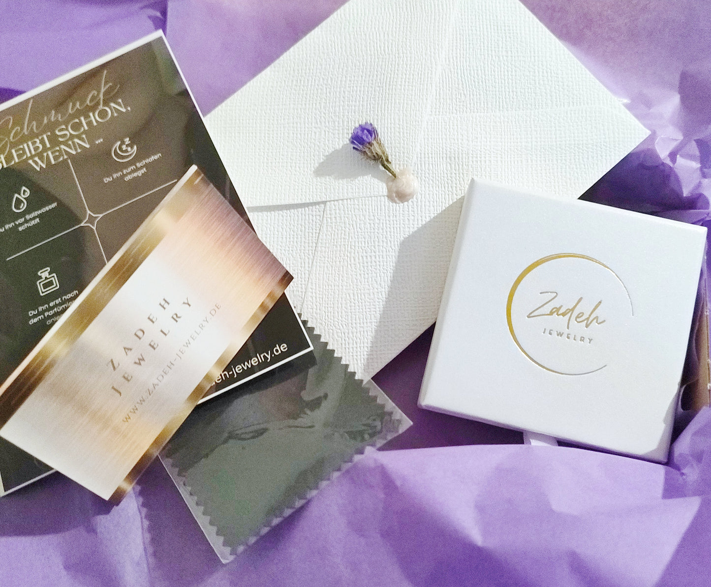 Winziger Rubin an Seidenkette, Kleiner Rubin mit Kette aus Naturseide, Juli Geburtsstein Geschenke