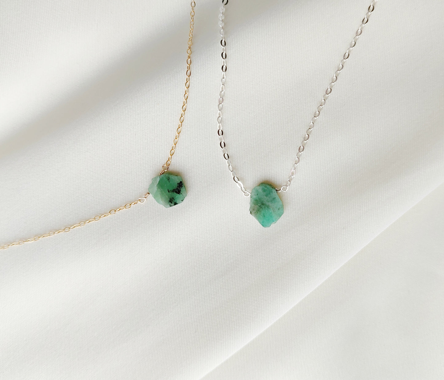 Boho Smaragd Rohstein Halskette in Sterling Silber, Gold Filled und Roségold Filled