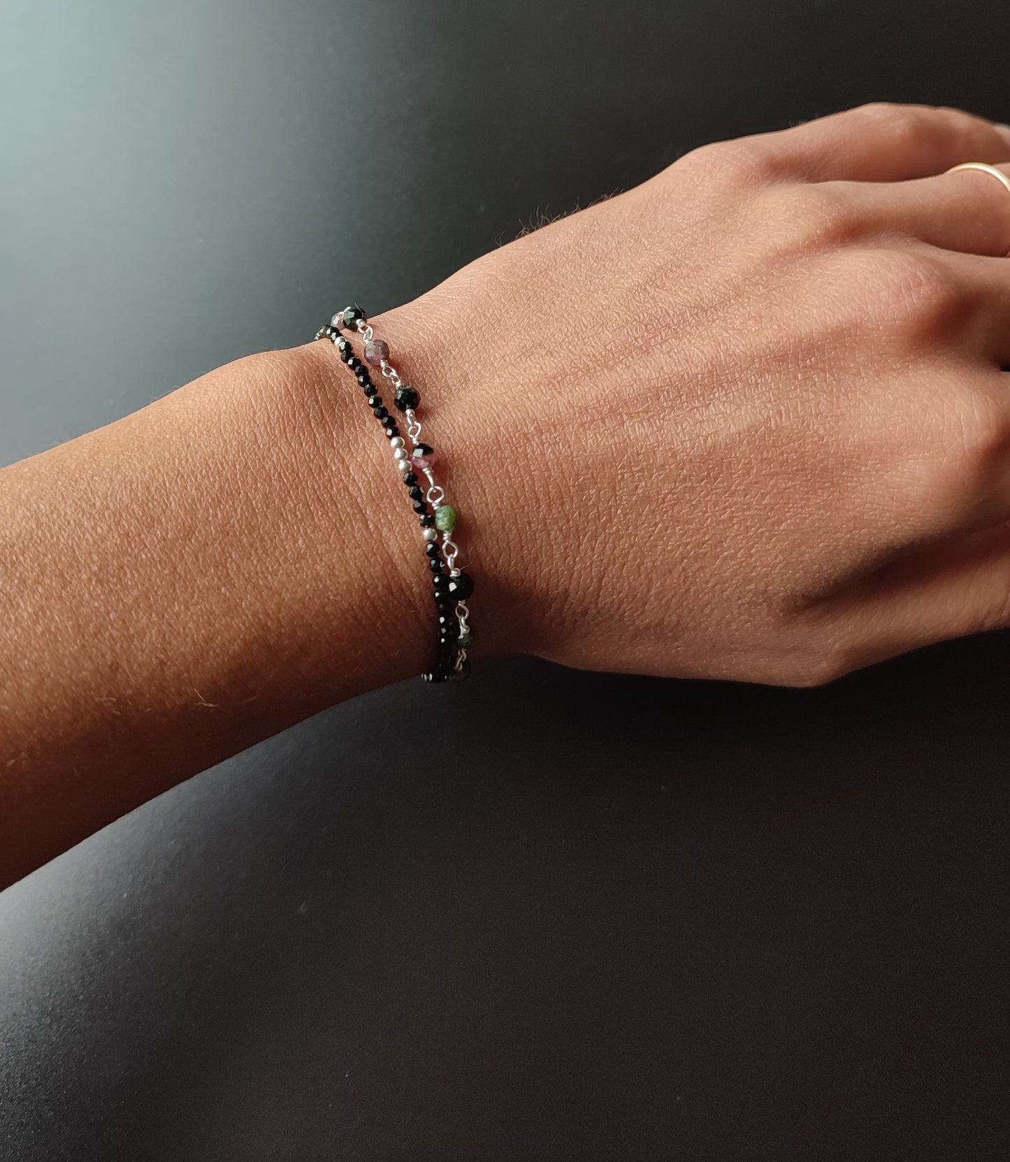 Armband mit schwarzen Turmalin Perlen und Herkimer Bergkristall