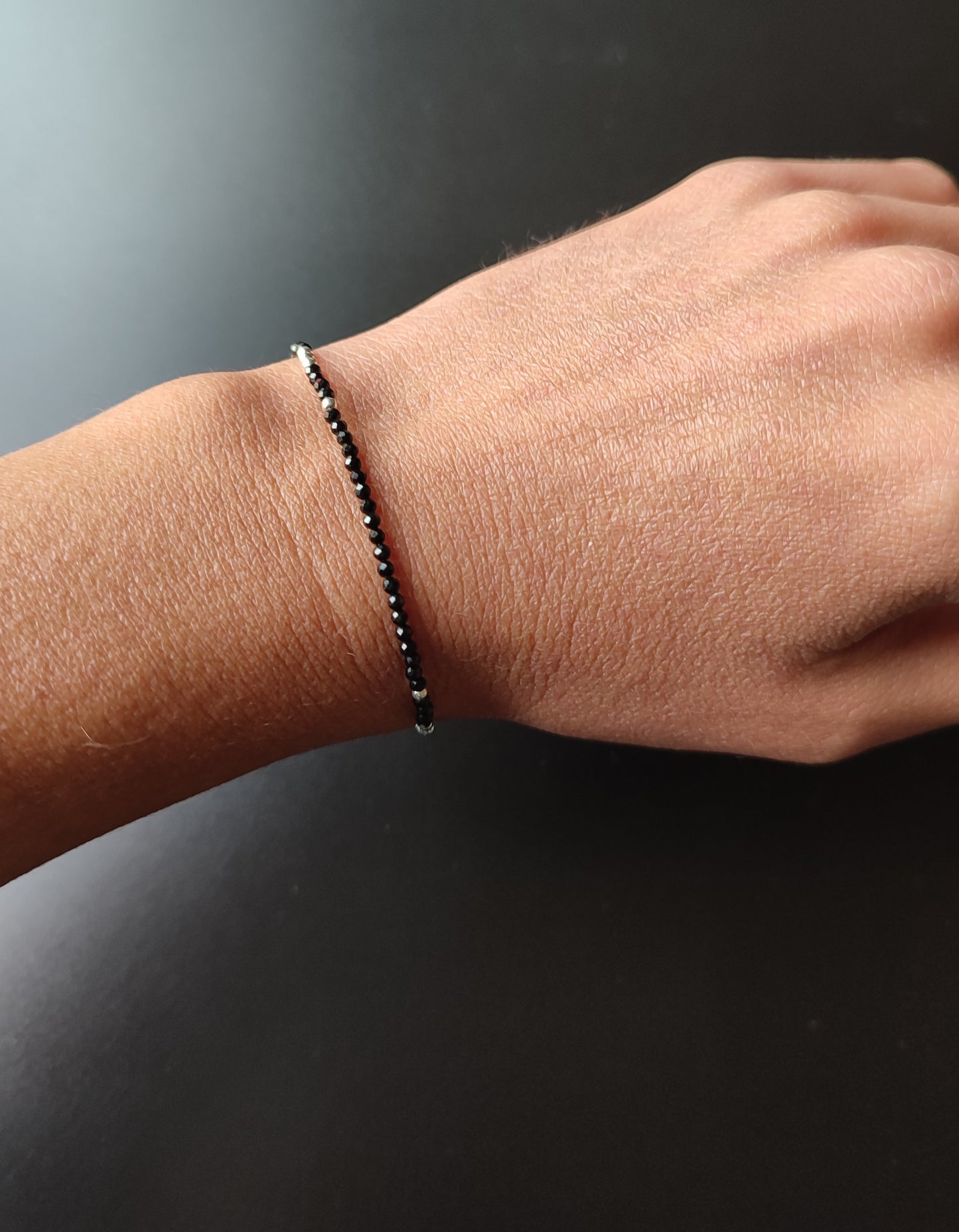 Armband mit schwarzen Turmalin Perlen und Herkimer Bergkristall