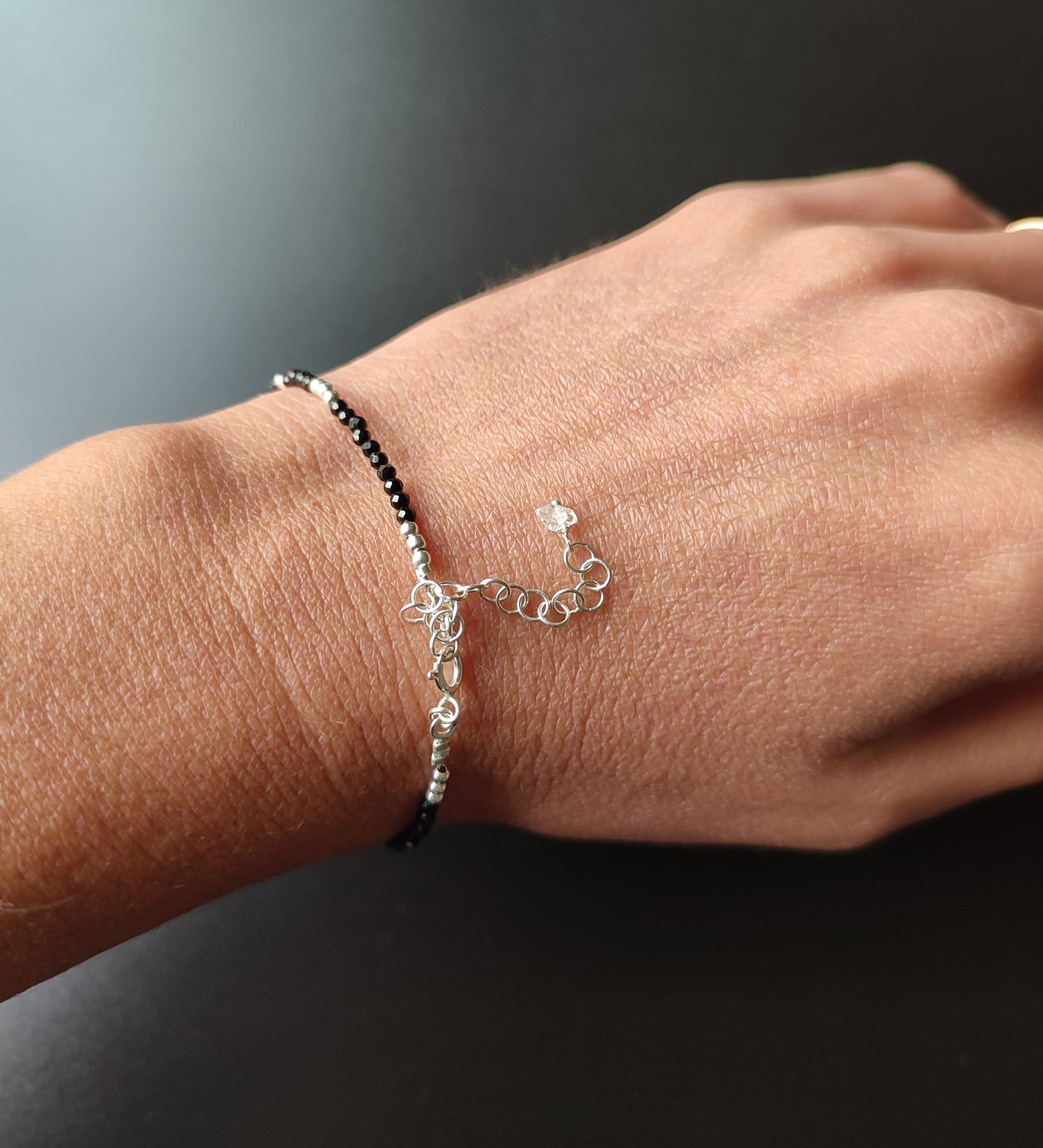 Armband mit schwarzen Turmalin Perlen und Herkimer Bergkristall