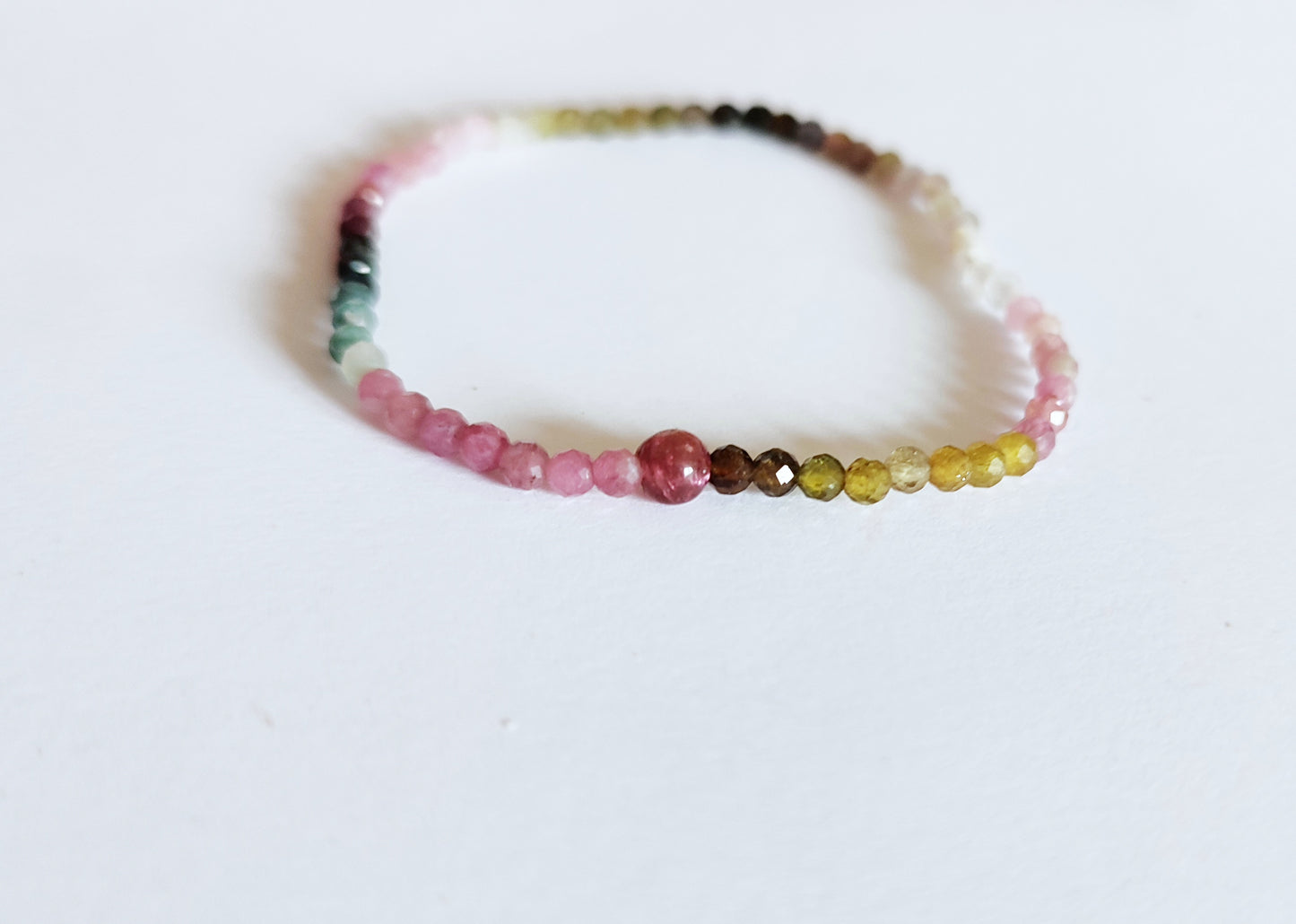 Stretch Armband mit bunten Turmalinen