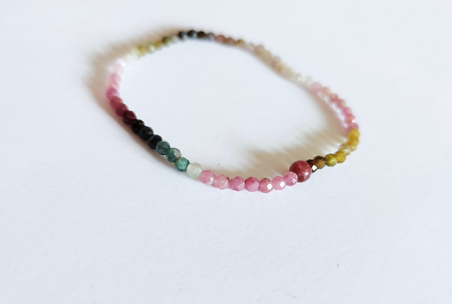 Stretch Armband mit bunten Turmalinen