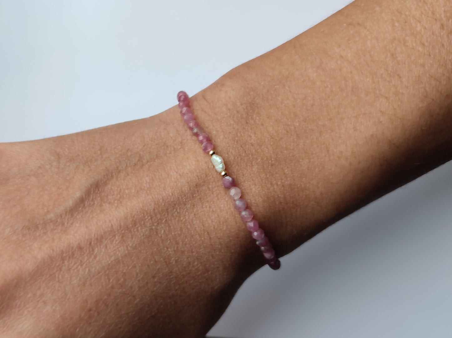 Zierliche Stretch Armbänder mit Perle und Turmalin, Tansanit, Aquamarin oder Morganit Armband