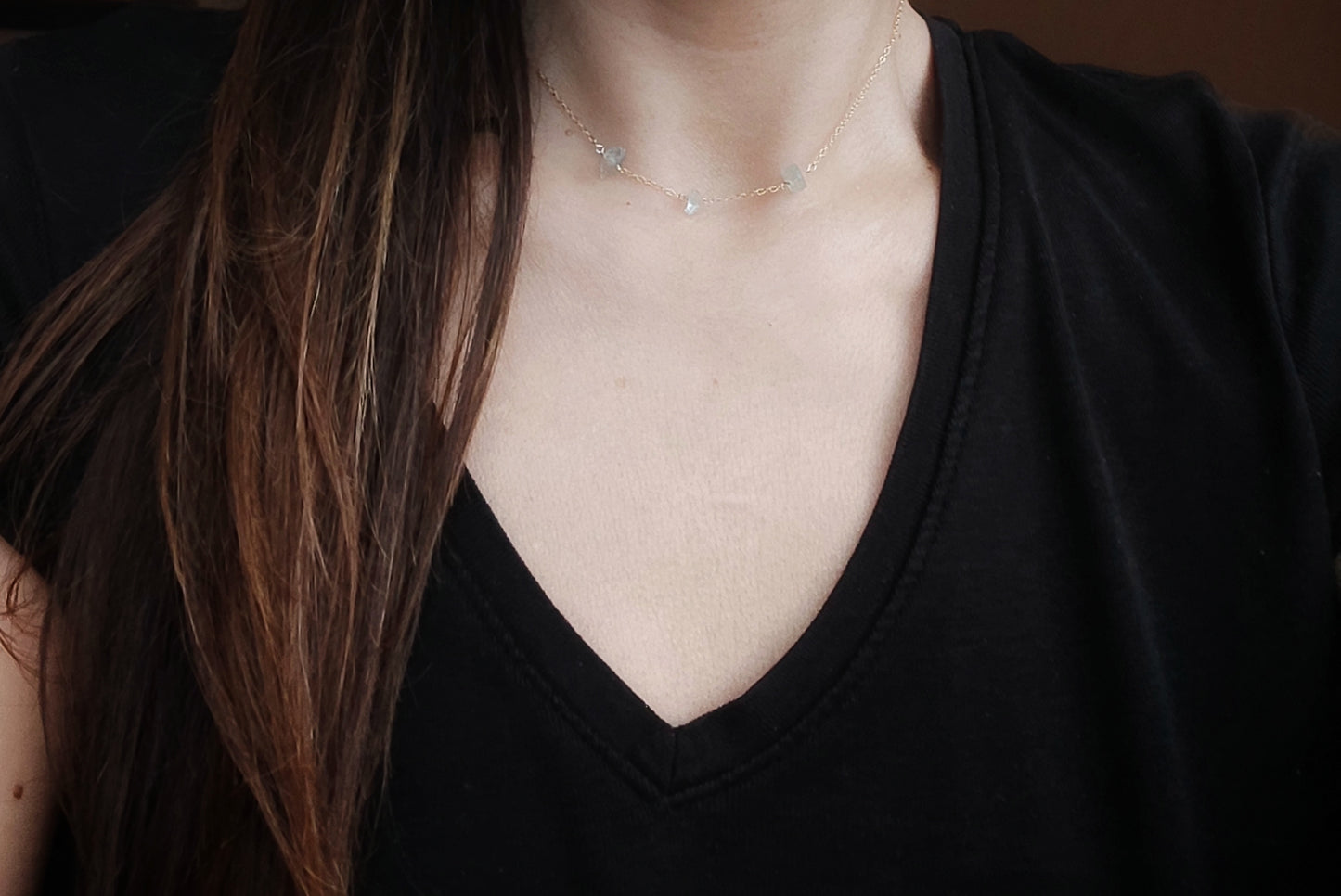 Zierliche Aquamarin Rohsteinkette, März Geburtsstein Halskette mit Aquamarin Rohsteinen