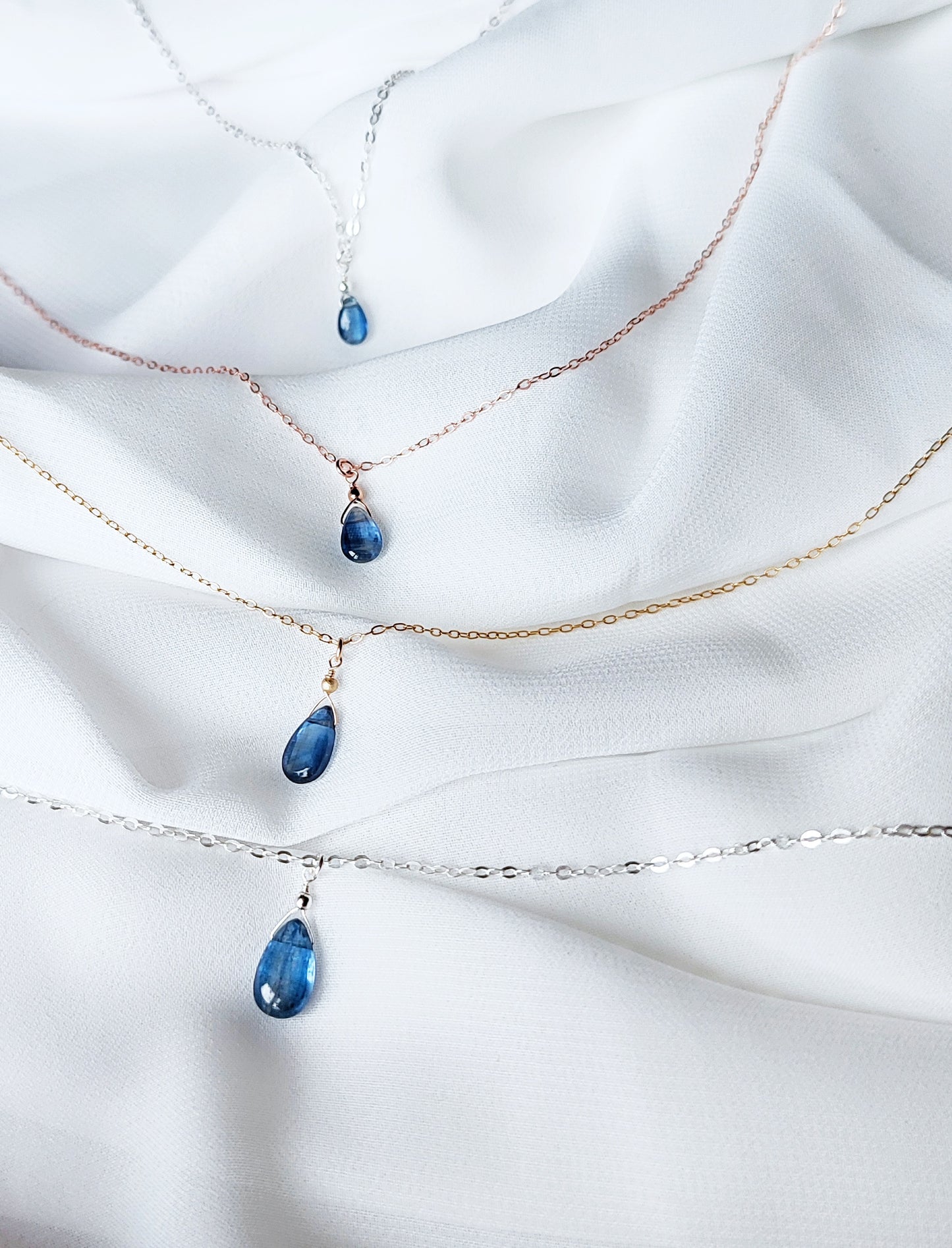 Halskette mit Kyanit Anhänger, Blauer Stein der Selbstliebe