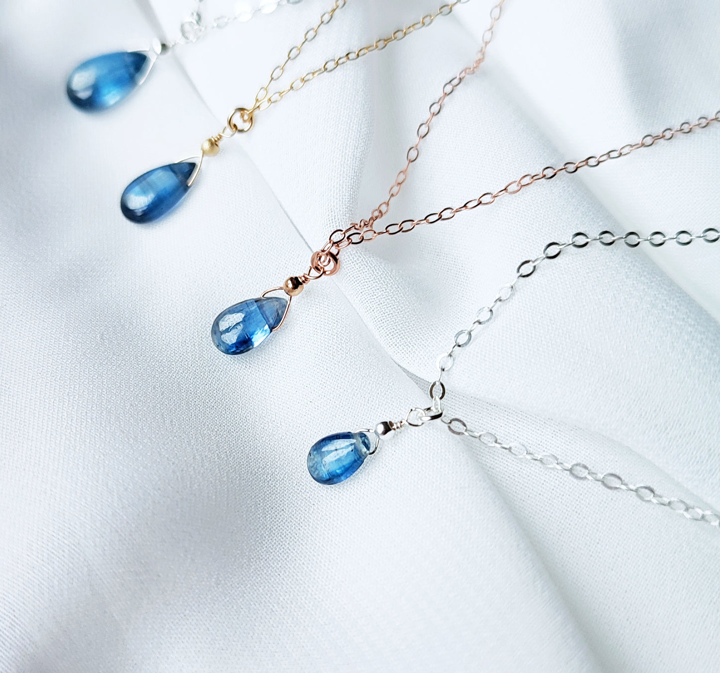 Halskette mit Kyanit Anhänger, Blauer Stein der Selbstliebe