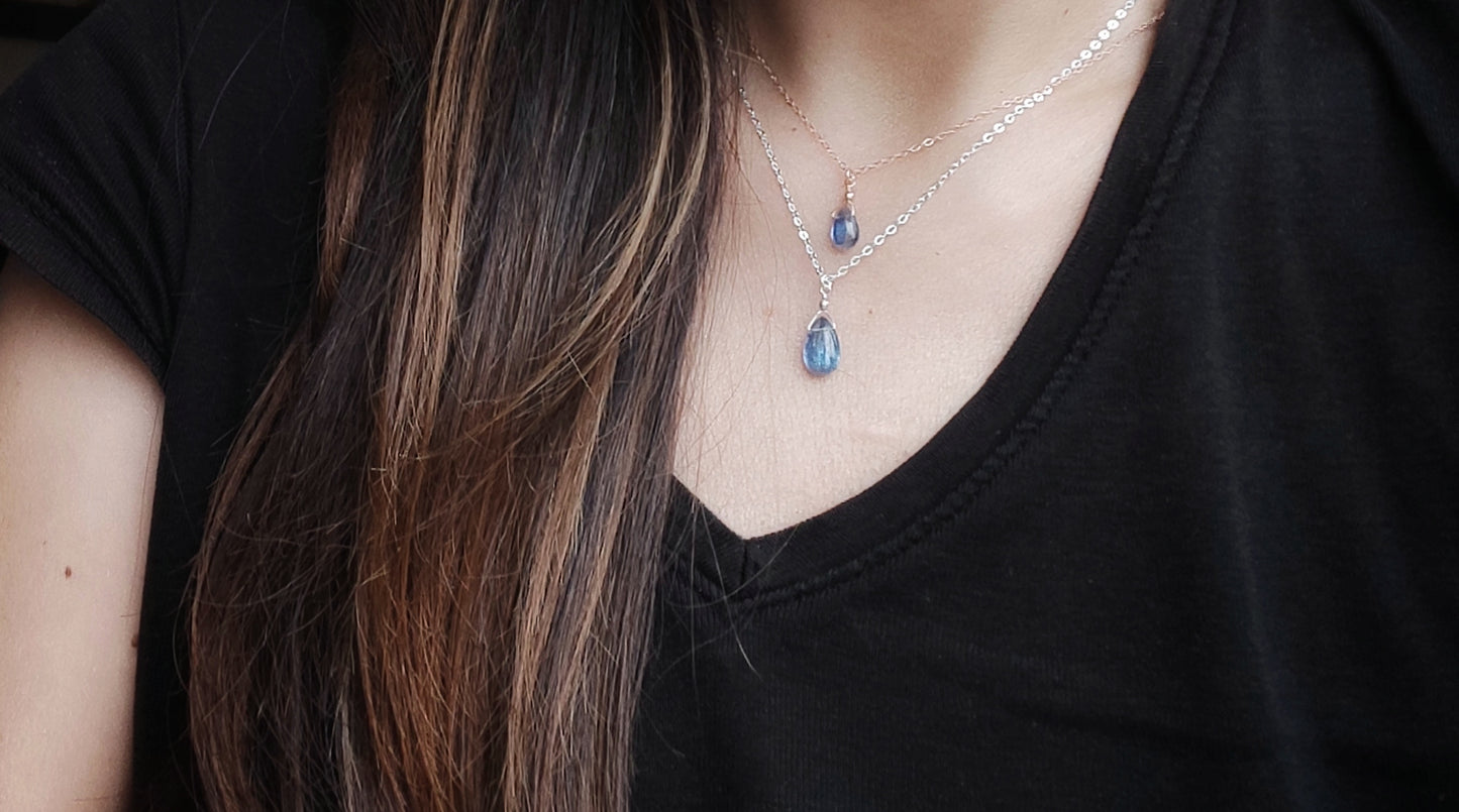 Halskette mit Kyanit Anhänger, Blauer Stein der Selbstliebe