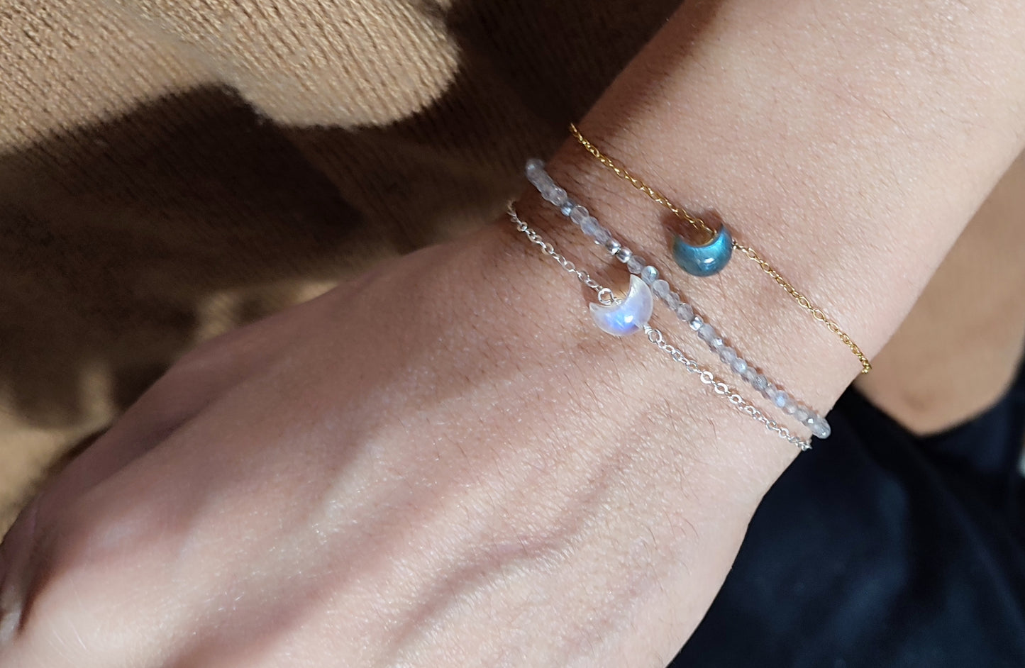 Mondstein oder Labradorit Armband mit Mondsichel, Mond Halbmond Armband