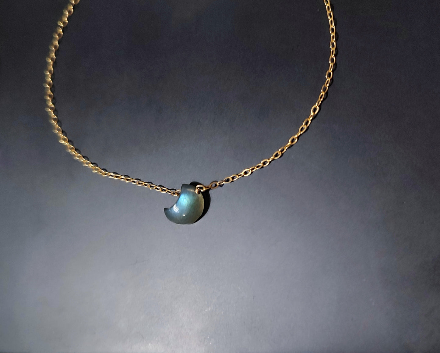 Mondstein oder Labradorit Armband mit Mondsichel, Mond Halbmond Armband