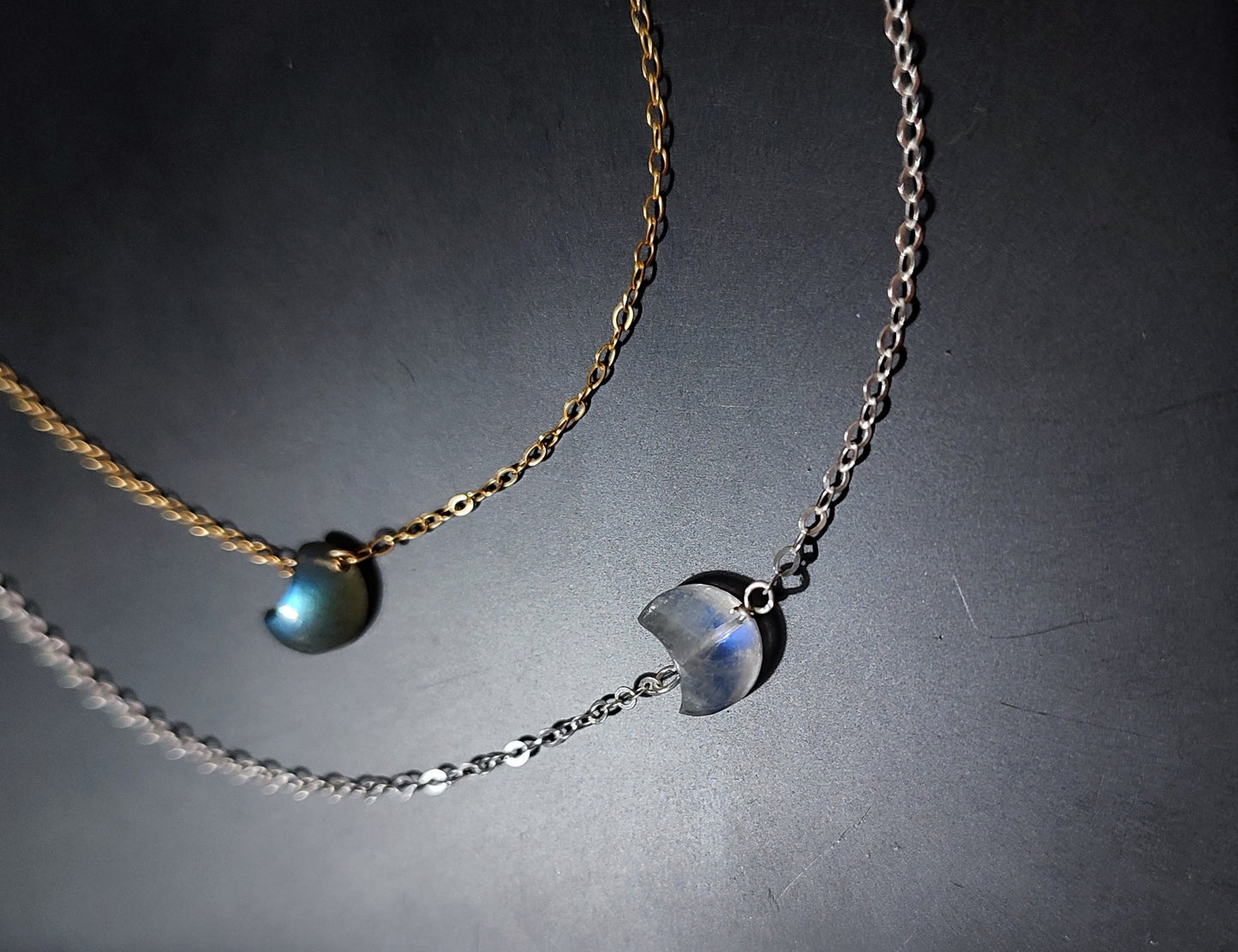 Mondstein oder Labradorit Armband mit Mondsichel, Mond Halbmond Armband