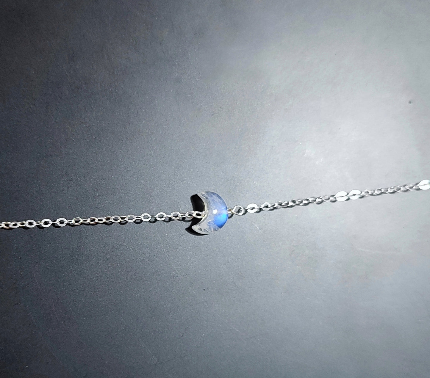 Mondstein oder Labradorit Armband mit Mondsichel, Mond Halbmond Armband