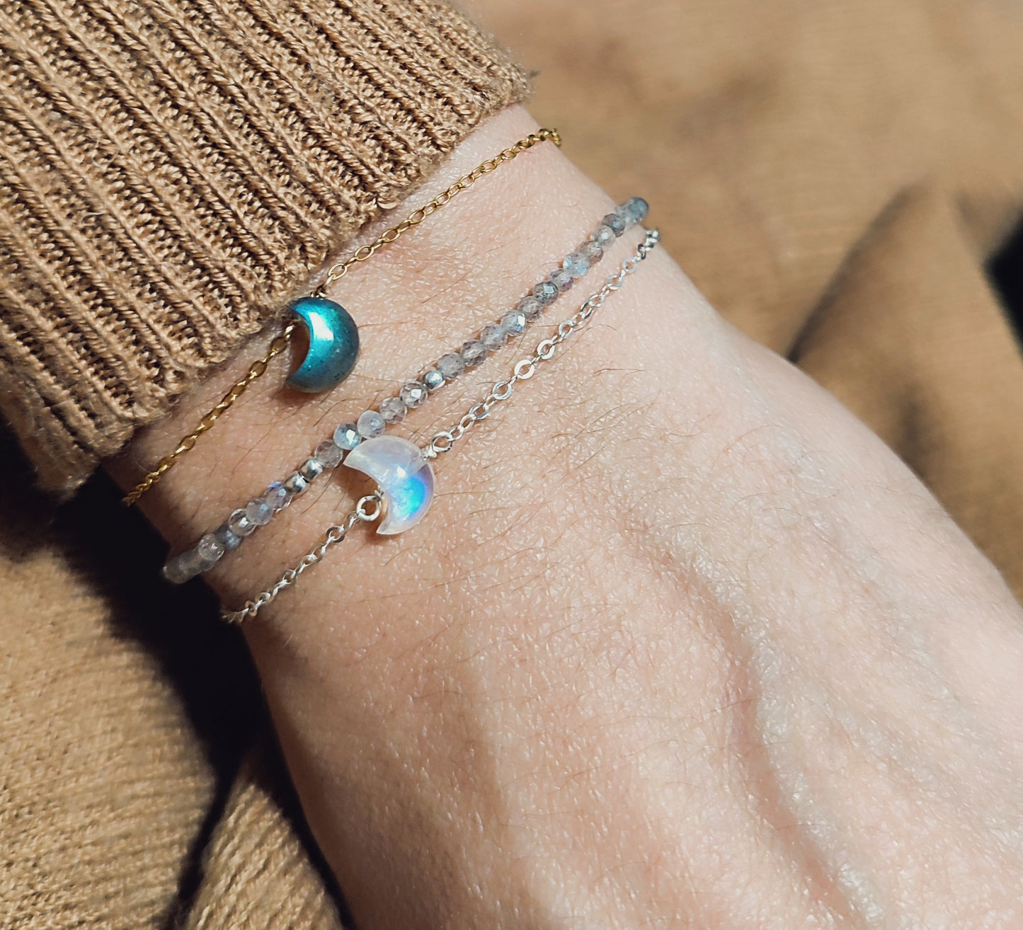 Mondstein oder Labradorit Armband mit Mondsichel, Mond Halbmond Armband