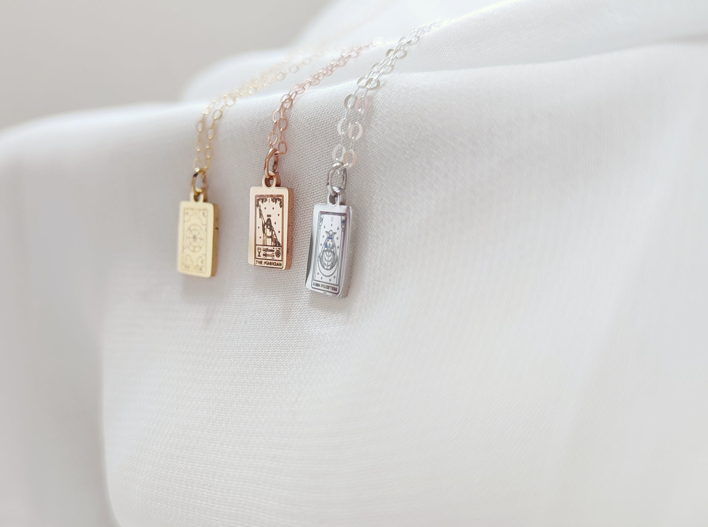 Tarot Halskette, personalisierte Kette mit Tarotkarte in Gold, Roségold und Silber, Mini Tarotkarten Anhänger