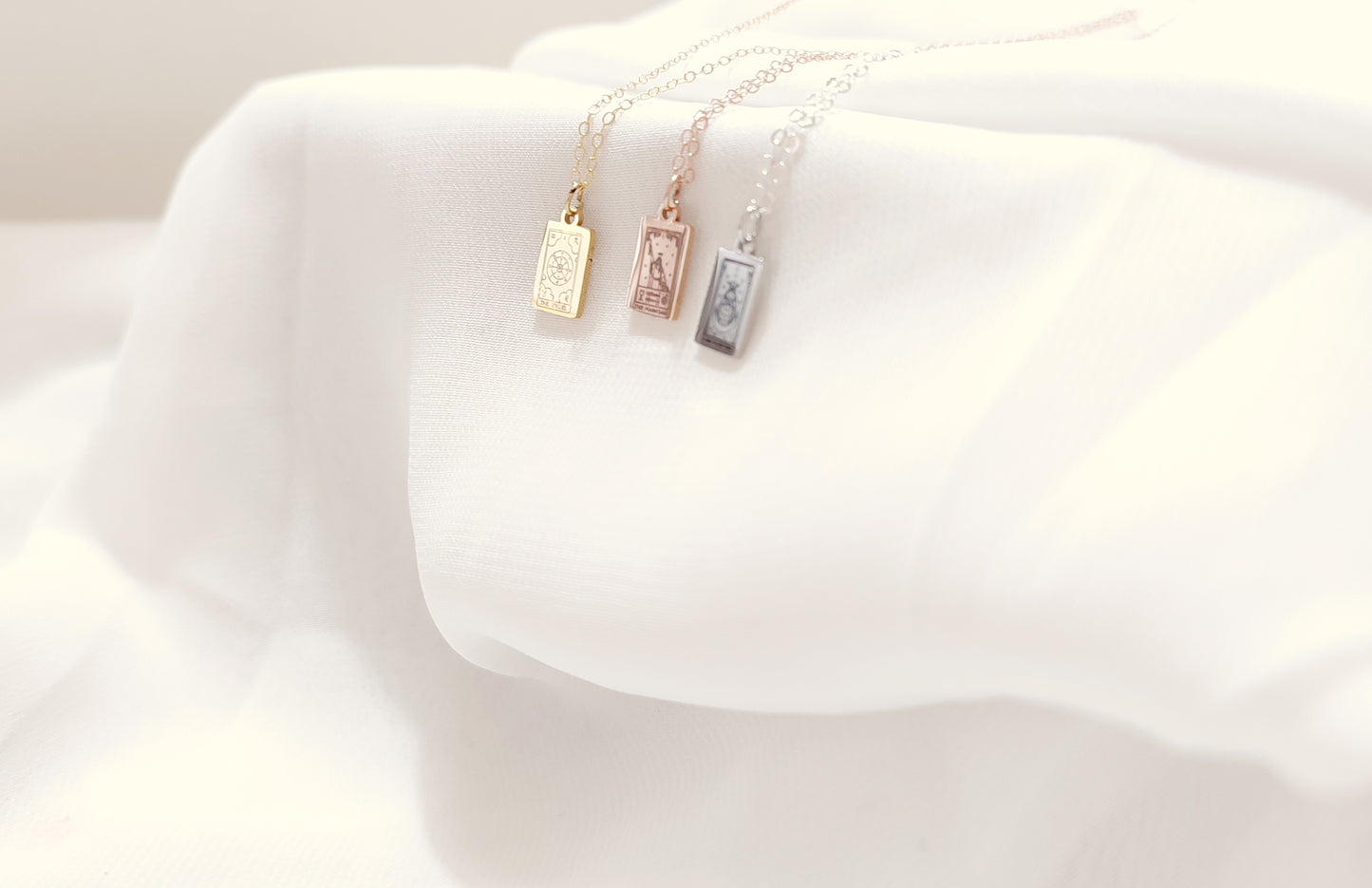 Tarot Halskette, personalisierte Kette mit Tarotkarte in Gold, Roségold und Silber, Mini Tarotkarten Anhänger