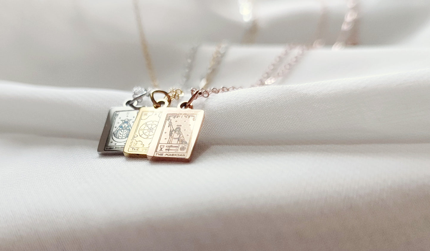 Tarot Halskette, personalisierte Kette mit Tarotkarte in Gold, Roségold und Silber, Mini Tarotkarten Anhänger