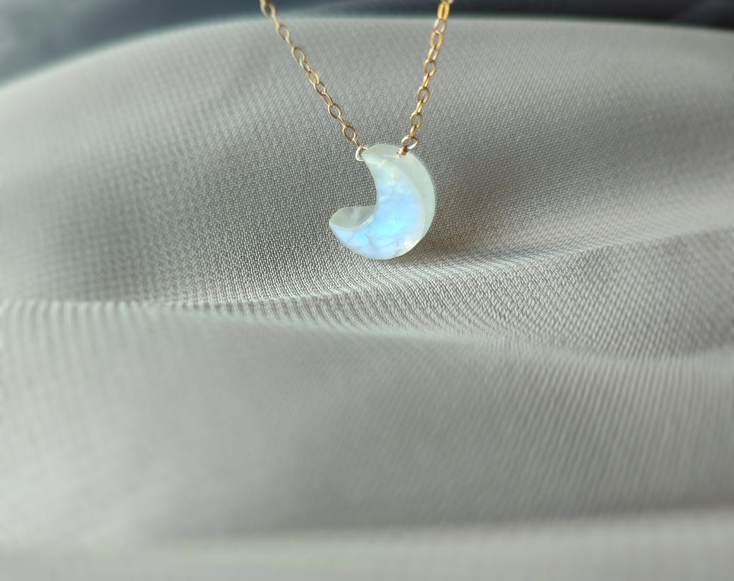 Mondstein Halskette mit Mondsichel Anhänger