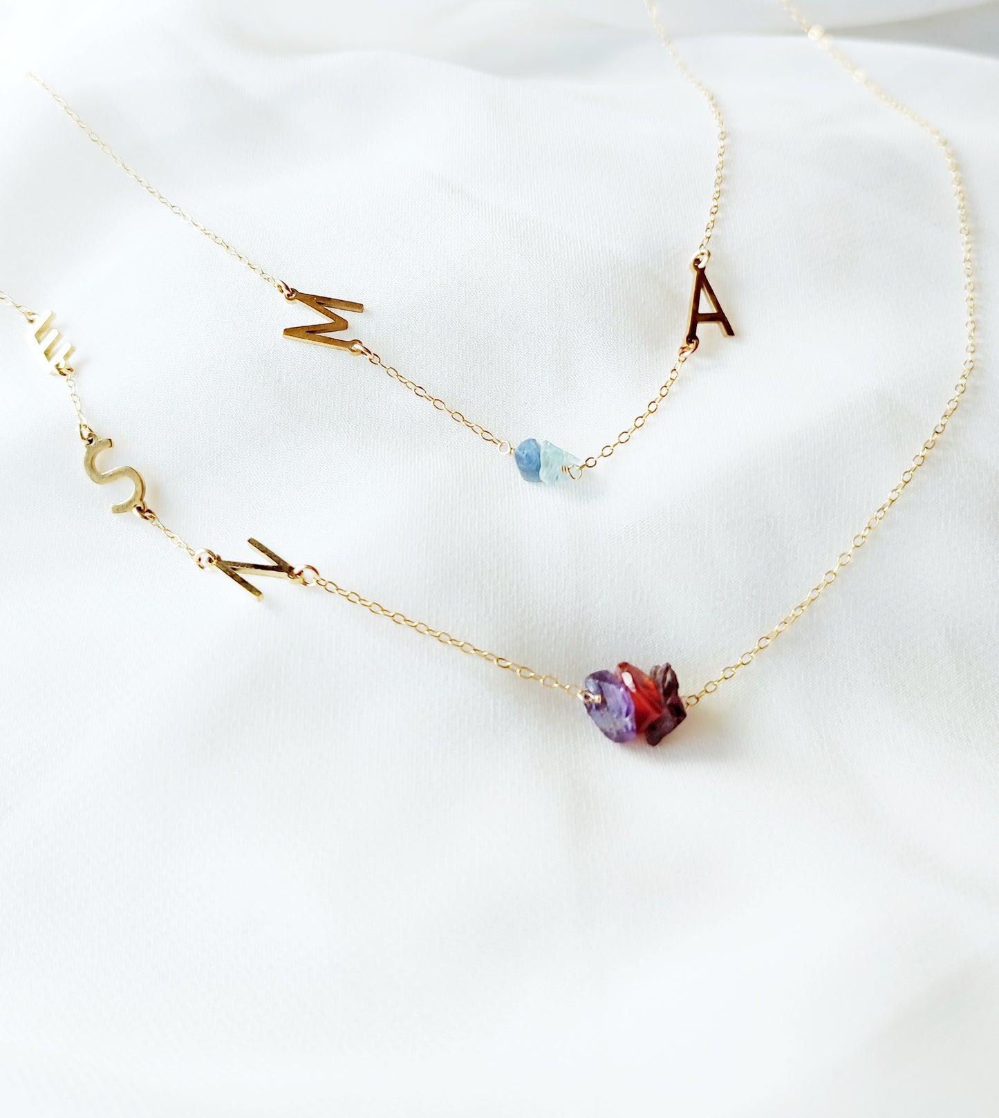 Personalisierbare Buchstaben Halskette mit Geburtssteinen, Familien Initialen Kette mit Rohsteinen