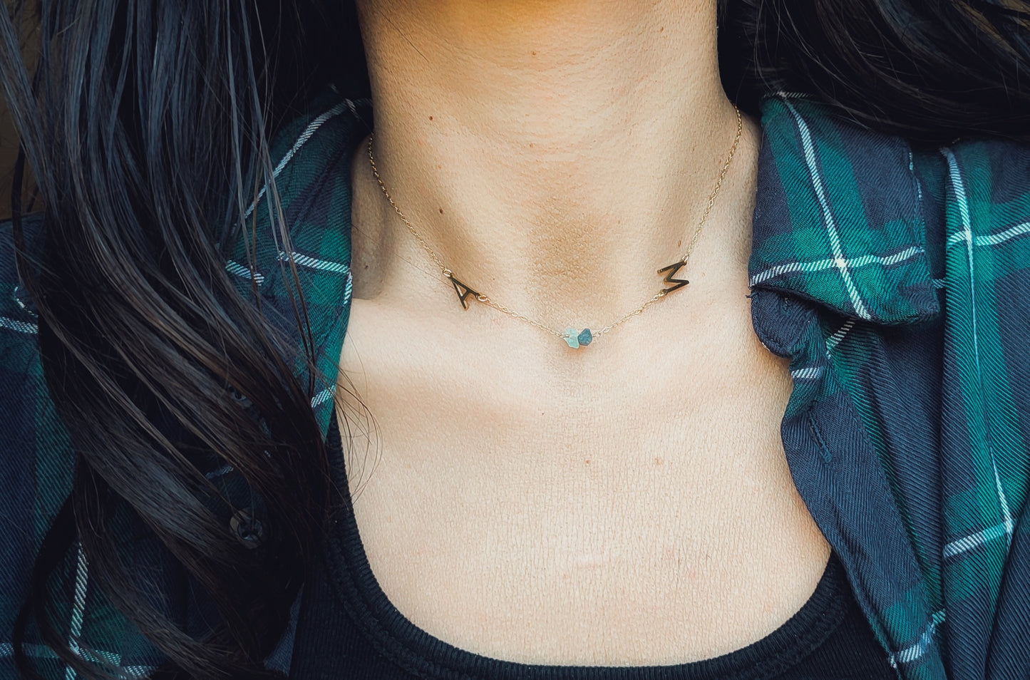 Personalisierbare Buchstaben Halskette mit Geburtssteinen, Familien Initialen Kette mit Rohsteinen