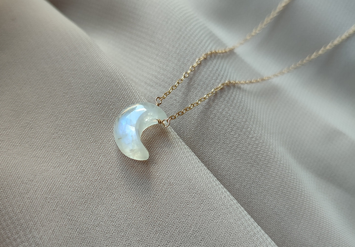 Mondstein Halskette mit Mondsichel Anhänger