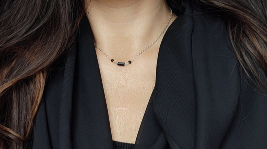 Halskette mit schwarzen Turmalin Rohstein und Obsidian