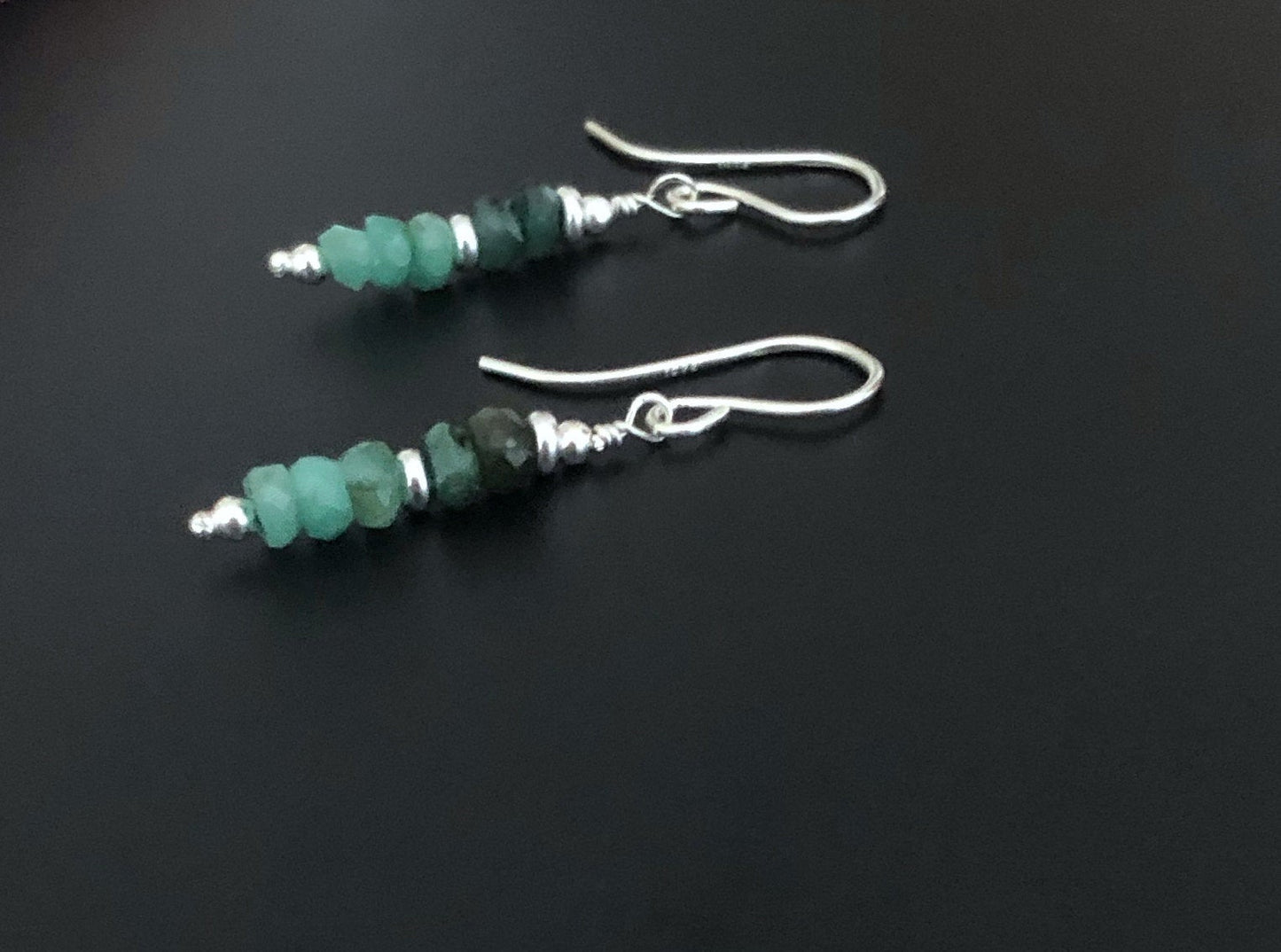 Ombré Smaragd Ohrringe mit Farbverlauf, 925 Sterling Silber, Goldfill Ohrstecker, Rosègold, Mai Geburtsstein Geburtstagsgeschenk für Frauen