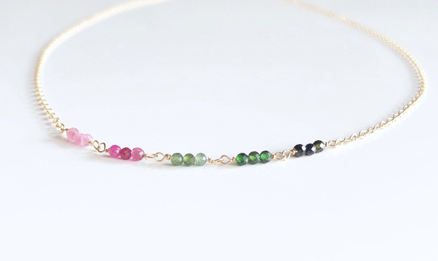 Zartes Armband mit Farbverlauf, Turmalin Armkettchen, Rubin, Rosenquarz, Labradorit, Mondstein