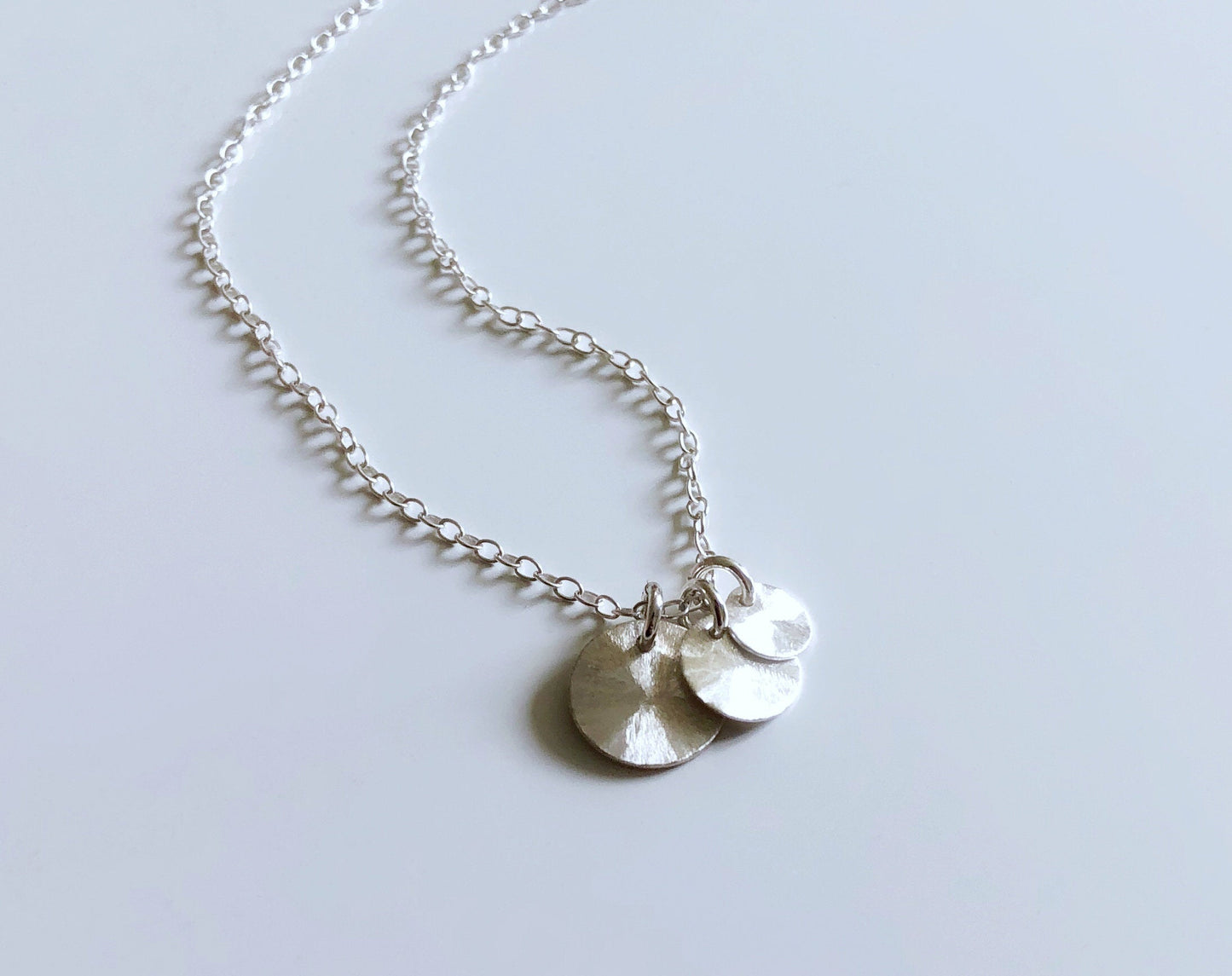 Gebürstete Plättchenkette, Sterling Silber Halskette mit Münz, Schlichte Halskette