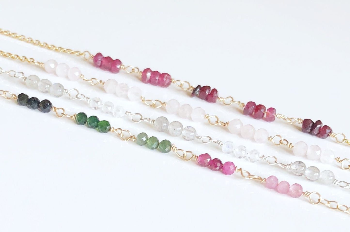 Zartes Armband mit Farbverlauf, Turmalin Armkettchen, Rubin, Rosenquarz, Labradorit, Mondstein