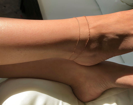 Feines Fußkettchen in Rosègold Filled, Doppelkette, Zarte Fußkette für den Strand, Schmuck für den Sommer und Urlaub