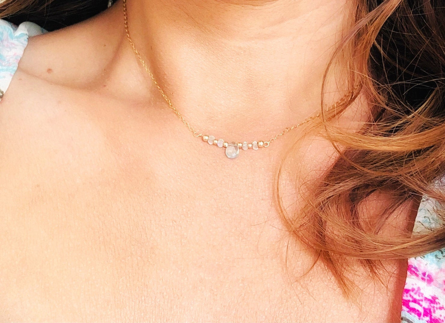 Zarte Aquamarin Kette mit Mondstein, Filigrane Goldkette mit Aquamarin Tropfen, Minimalistischer Schmuck für Frauen