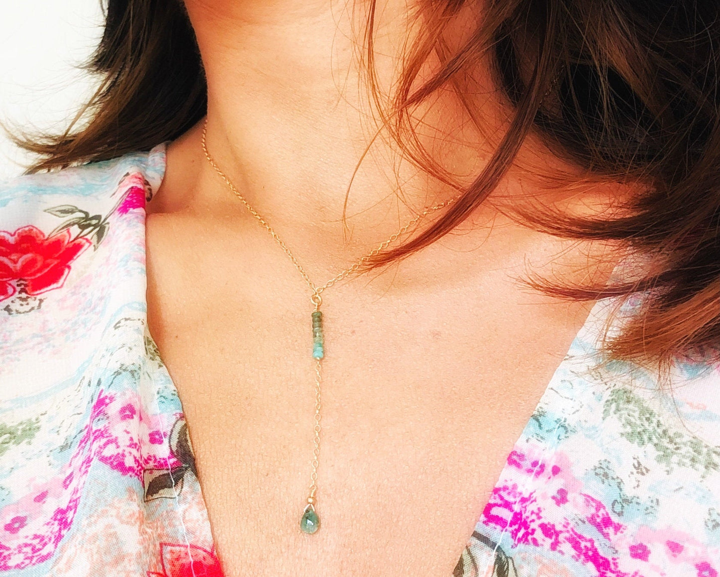 Mai Geburtsstein Kette mit Smaragd, Smaragd Halskette mit Farbverlauf, Y Lariat Kette mit Smaragd Tropfen