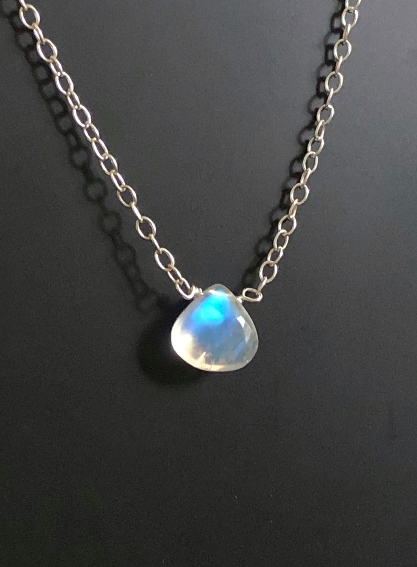 Zarte Mondsteinkette, Regenbogen Mondstein, 925 Sterling Silber, Goldfill, Rosègold Filled, Minimalistisches Schmuck für Frauen