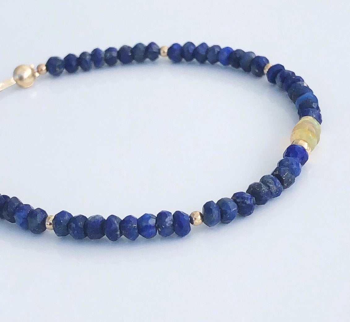 Armband mit Lapislazuli und Opal Perlen, Lapis Armband in Gold Filled, September Geburtsstein Geschenke