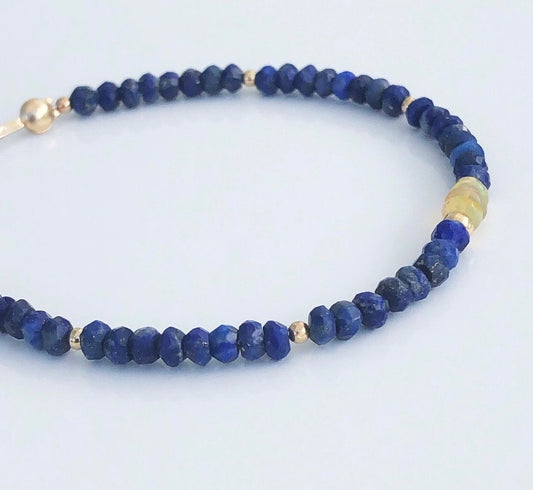 Armband mit Lapislazuli und Opal Perlen, Lapis Armband in Gold Filled, September Geburtsstein Geschenke