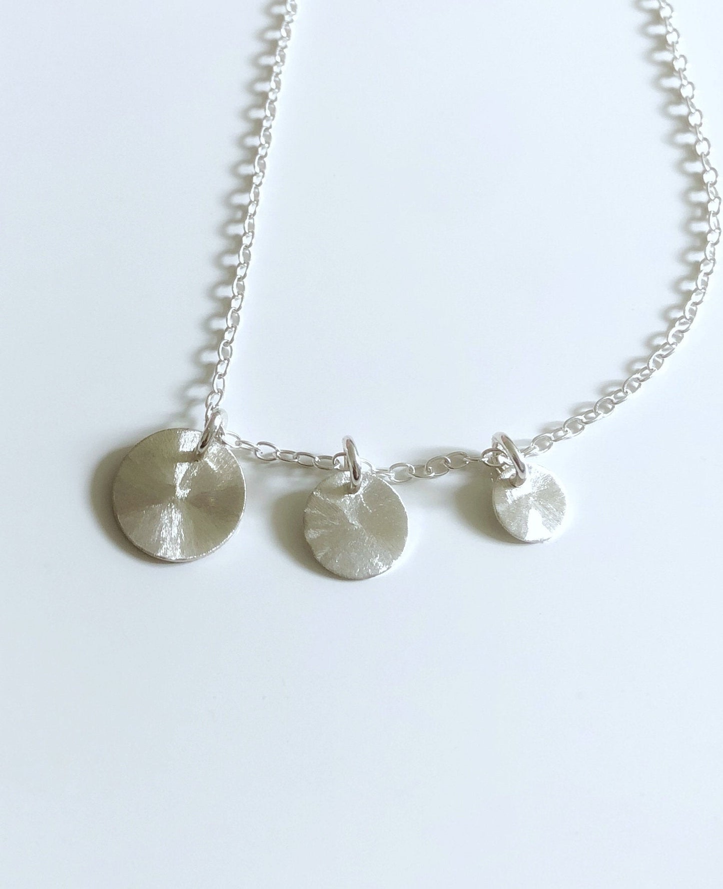 Gebürstete Plättchenkette, Sterling Silber Halskette mit Münz, Schlichte Halskette