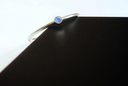 Ring mit Mondstein, Stapelring in Gold Filled, Sterling Silber, Roségold, Schmaler Ring mit Regenbogen Mondstein
